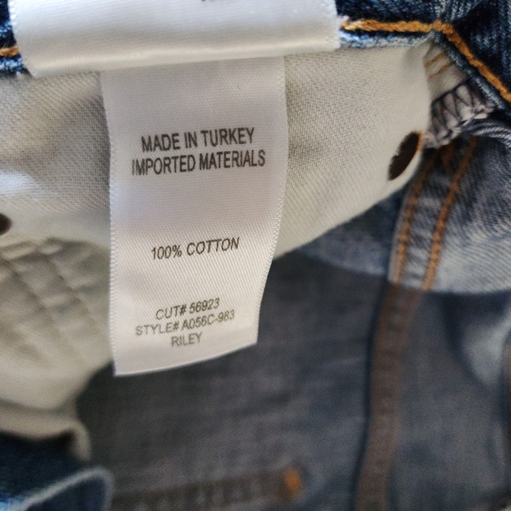 Agolde Cropped Straight-Leg Jeans in Light Blue Denim - Picture 8 of 11